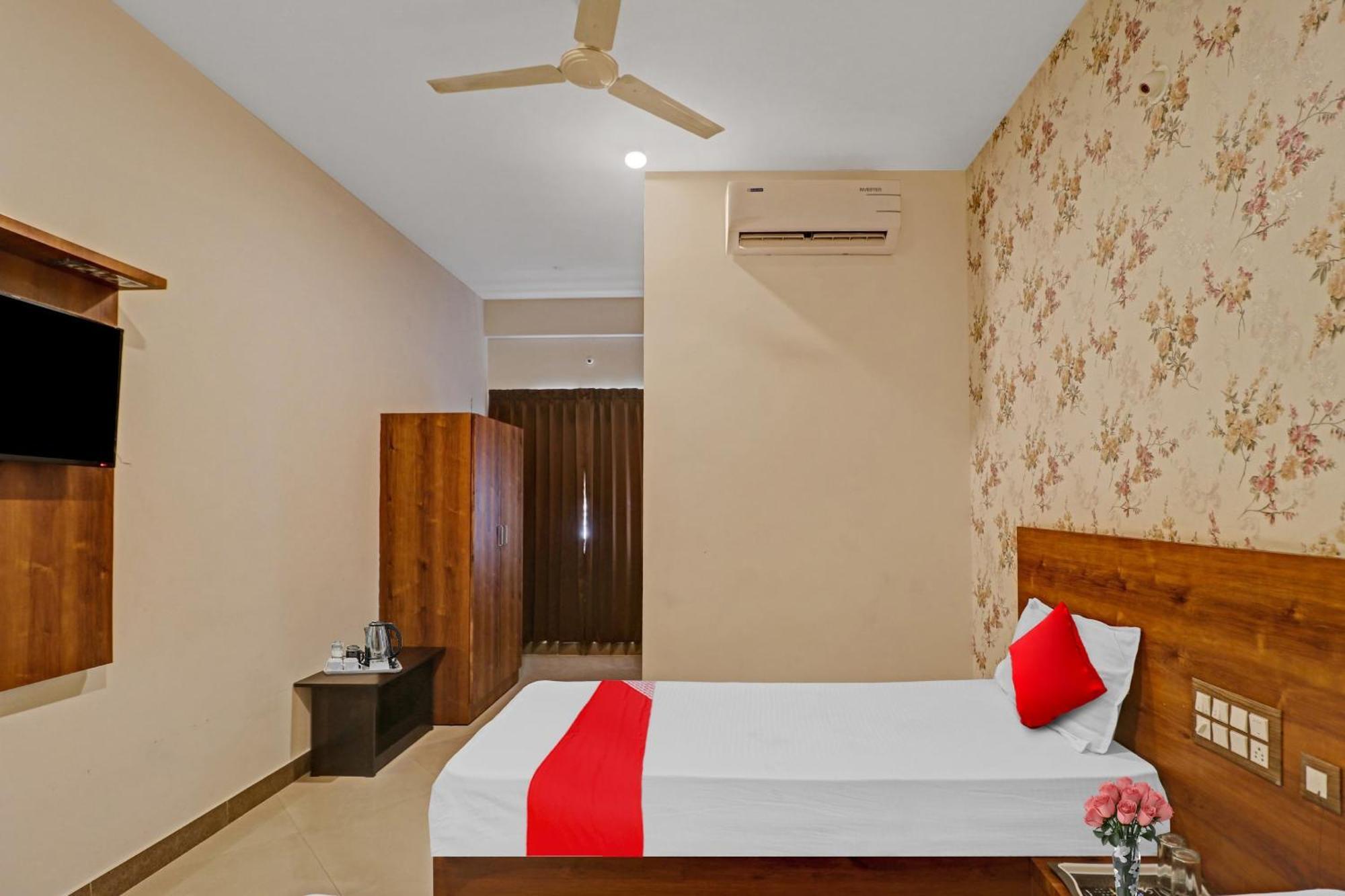 Hotel O Formula Vanivilasa Puram Luaran gambar